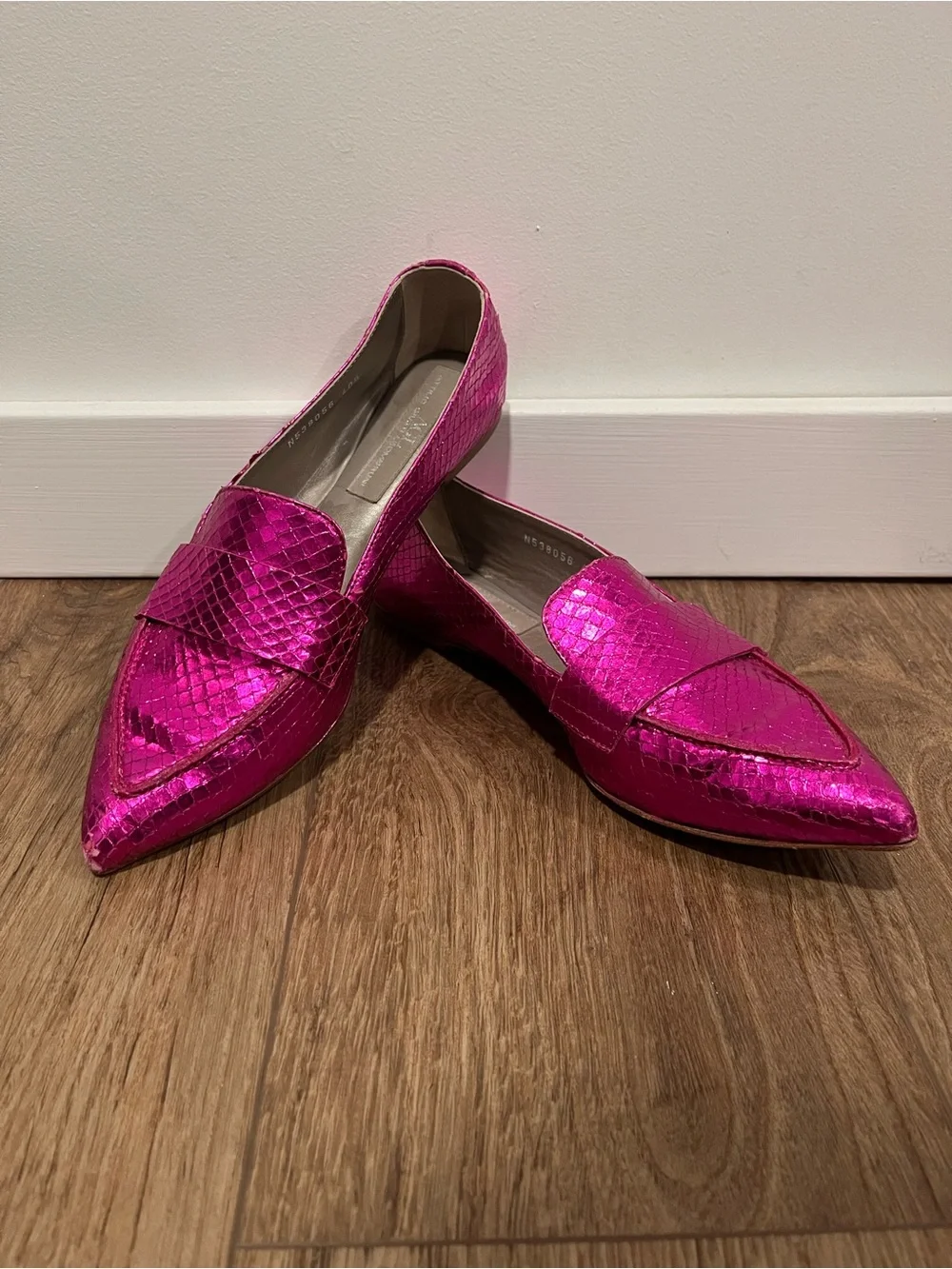 AGL softy pointy toe moccasin loafer Fuschia snake - Picture 4 of 16